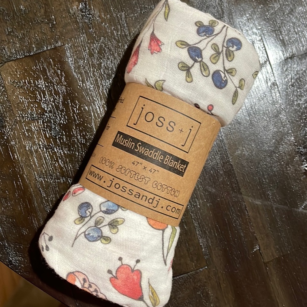 NWT - Joss + J - Muslin Swaddle Blanket
